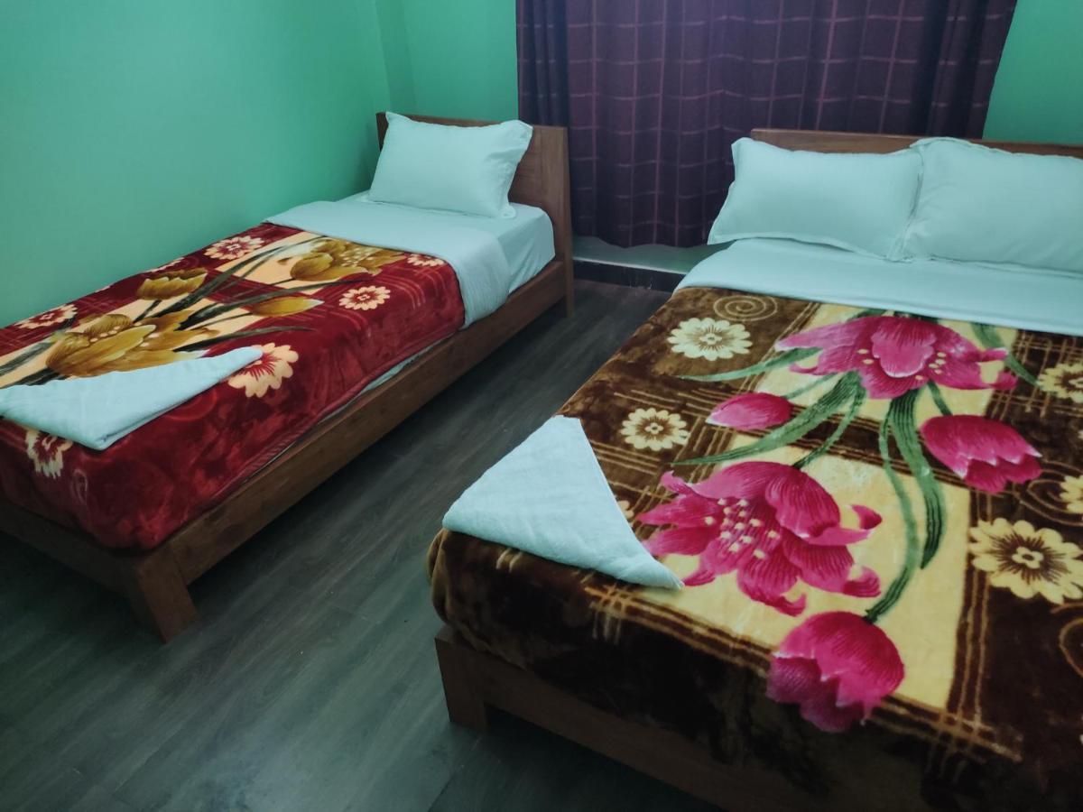 Harry Guest House & Restaurant Pokhara Zewnętrze zdjęcie