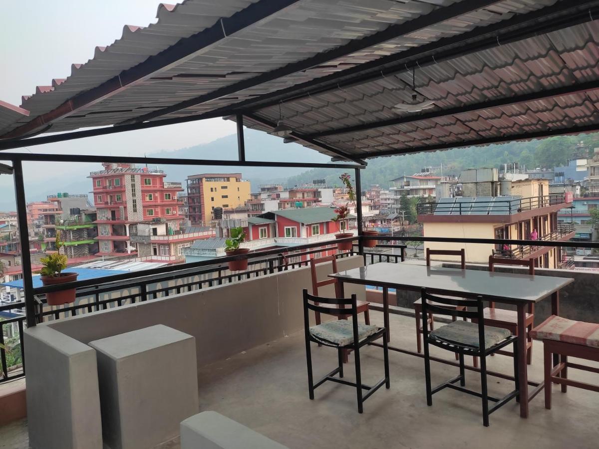 Harry Guest House & Restaurant Pokhara Zewnętrze zdjęcie
