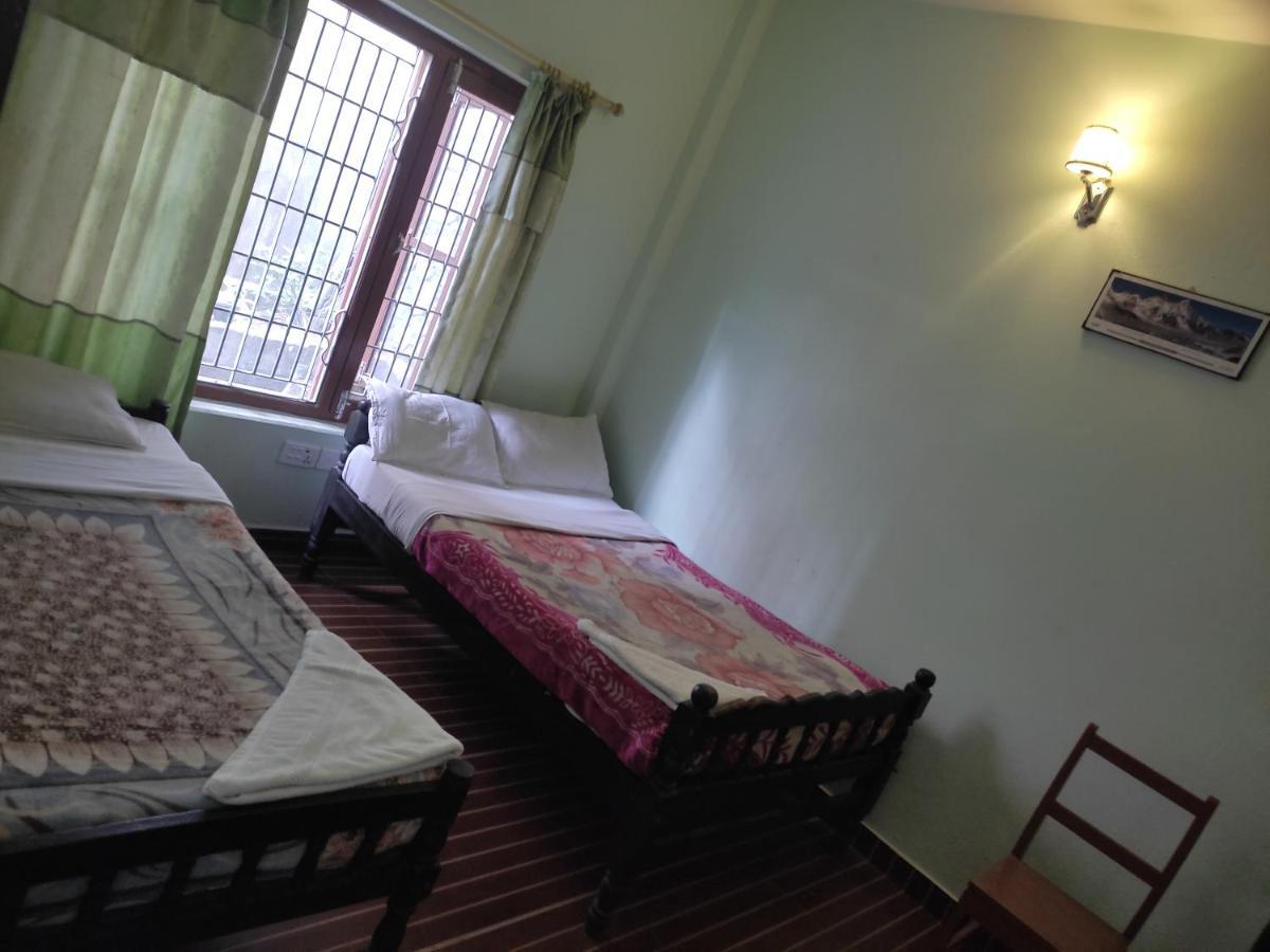 Harry Guest House & Restaurant Pokhara Zewnętrze zdjęcie