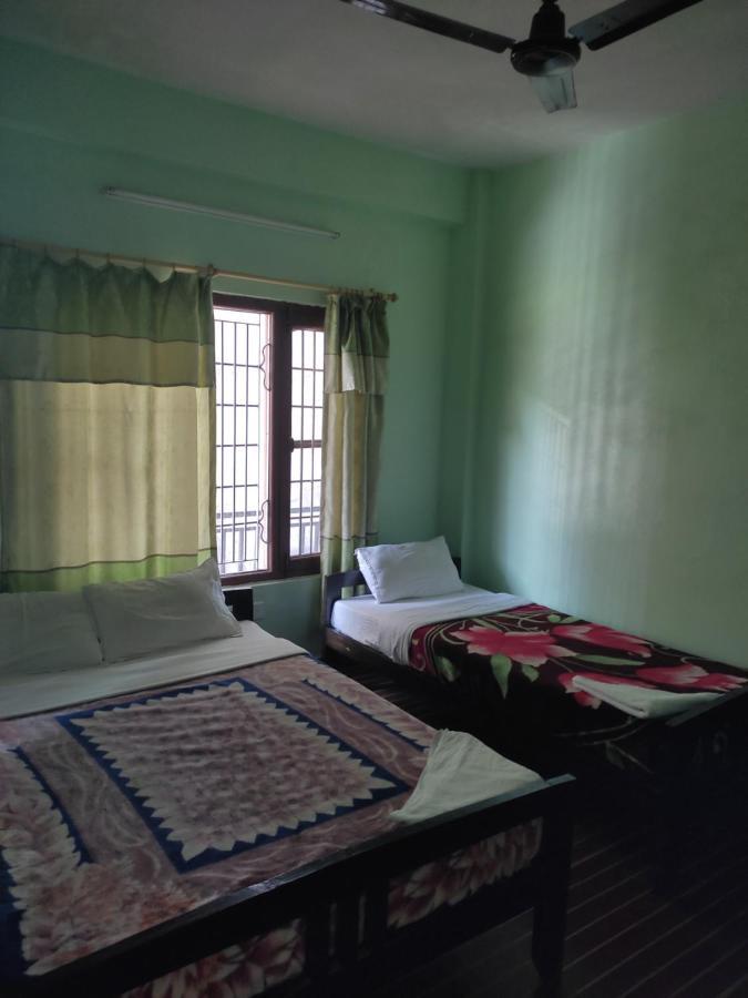 Harry Guest House & Restaurant Pokhara Zewnętrze zdjęcie
