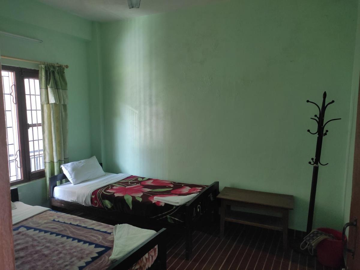 Harry Guest House & Restaurant Pokhara Zewnętrze zdjęcie