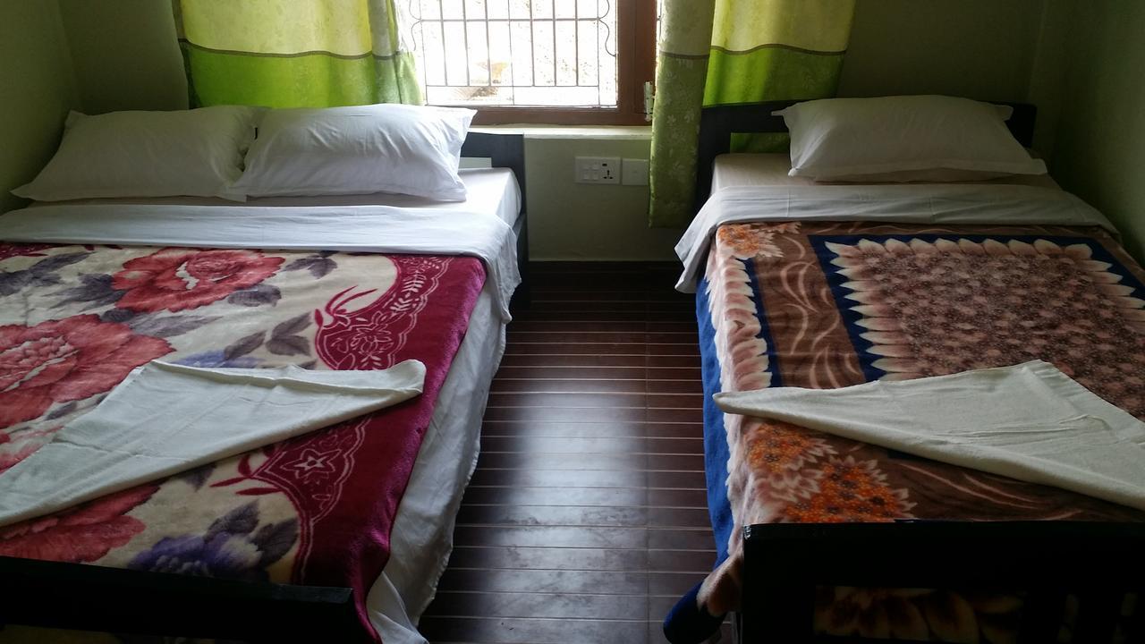 Harry Guest House & Restaurant Pokhara Zewnętrze zdjęcie