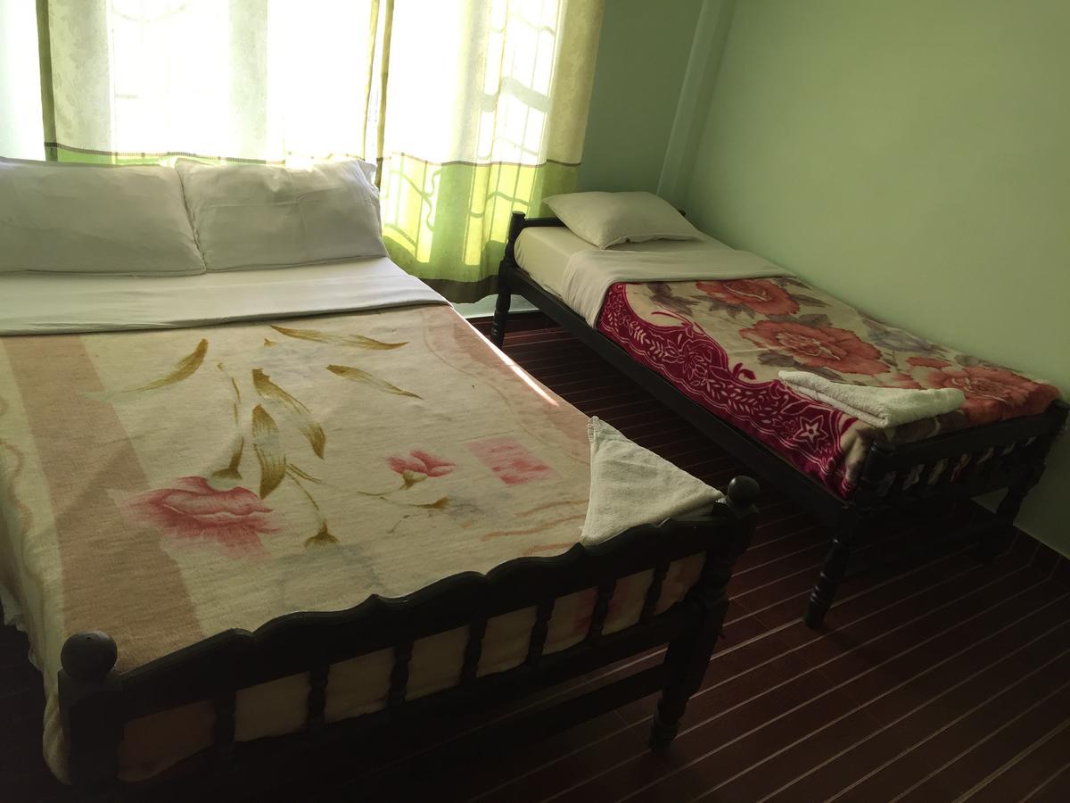 Harry Guest House & Restaurant Pokhara Zewnętrze zdjęcie