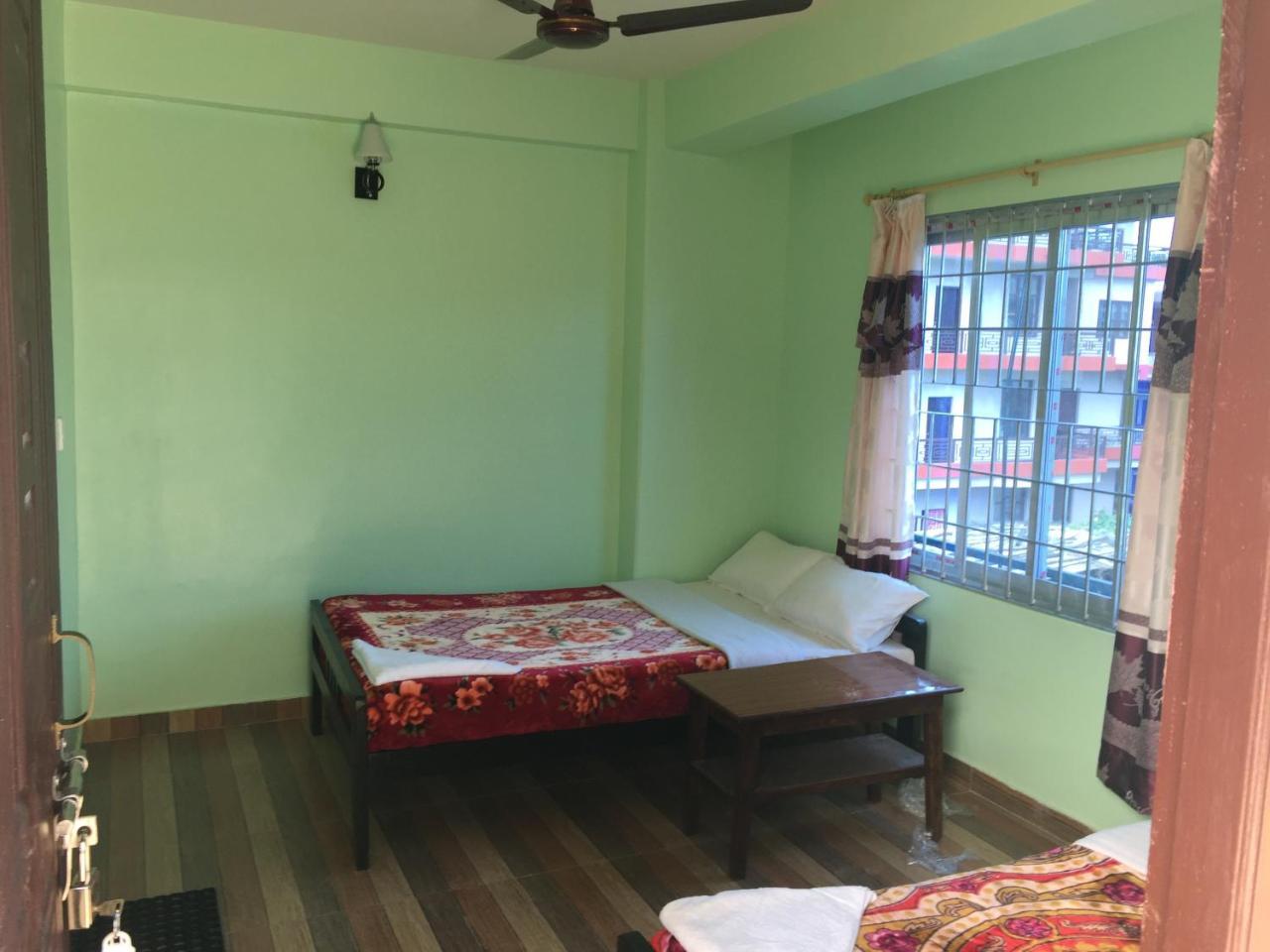 Harry Guest House & Restaurant Pokhara Zewnętrze zdjęcie