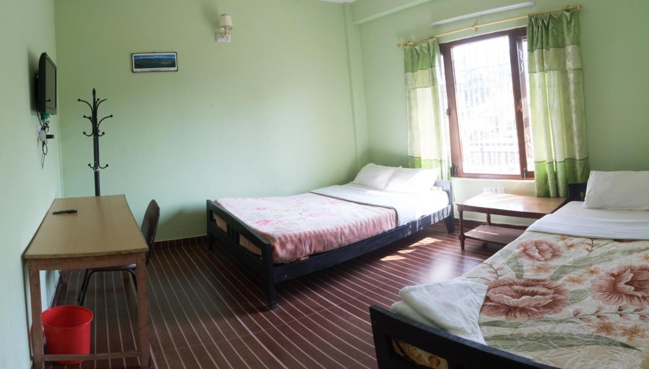 Harry Guest House & Restaurant Pokhara Zewnętrze zdjęcie