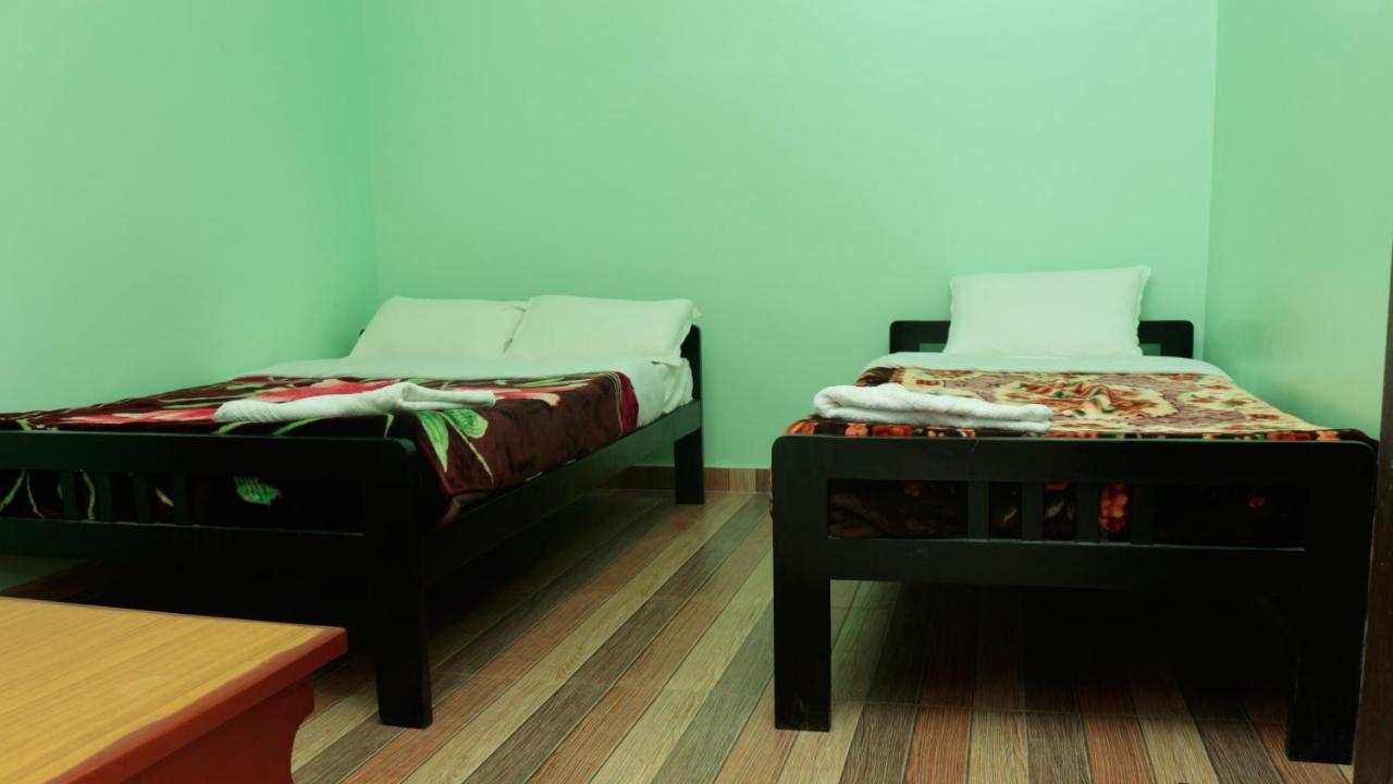 Harry Guest House & Restaurant Pokhara Zewnętrze zdjęcie
