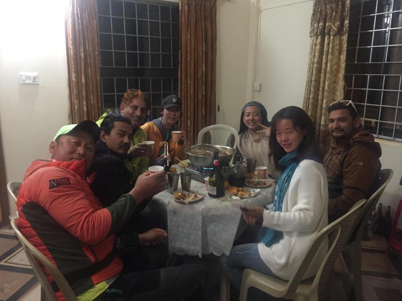Harry Guest House & Restaurant Pokhara Zewnętrze zdjęcie