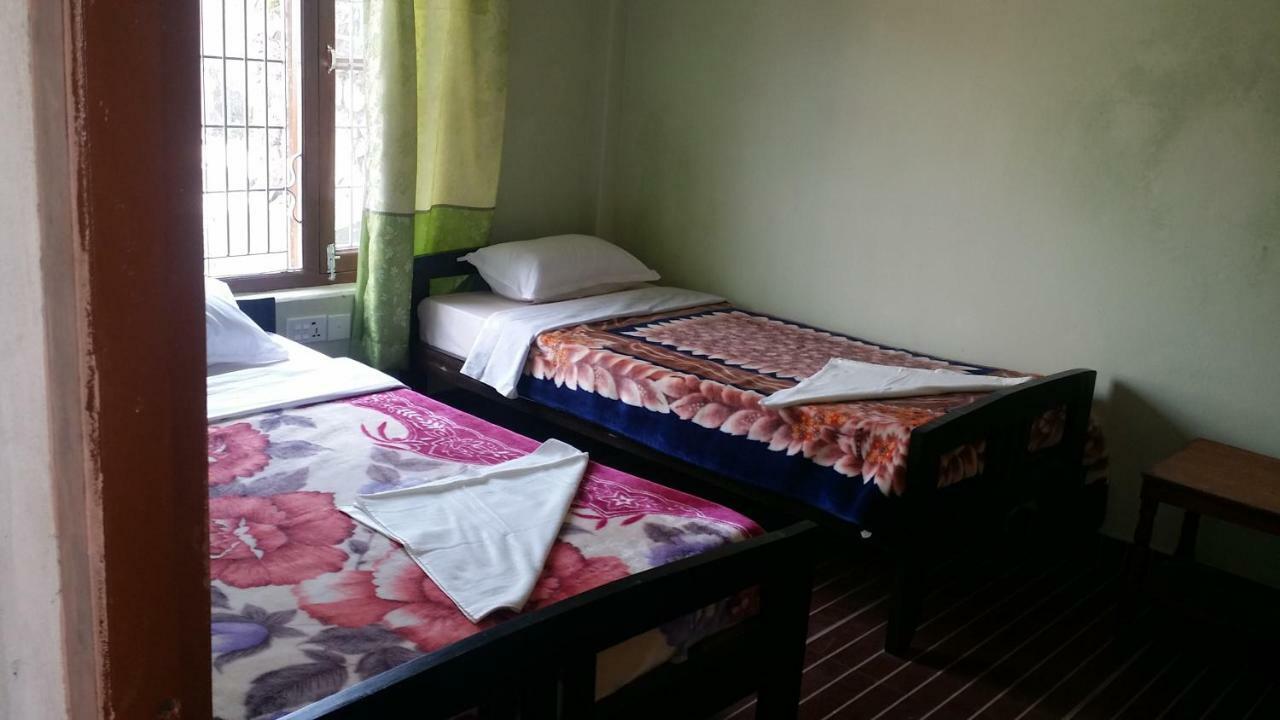 Harry Guest House & Restaurant Pokhara Zewnętrze zdjęcie