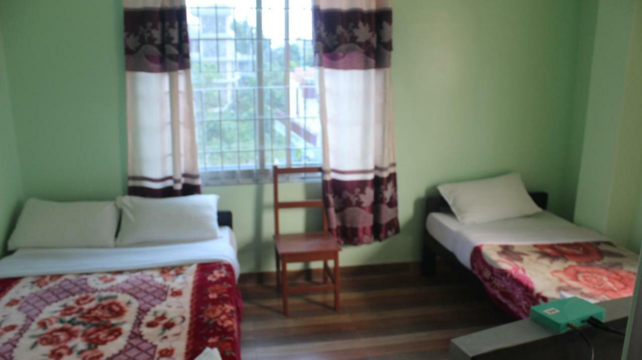 Harry Guest House & Restaurant Pokhara Zewnętrze zdjęcie
