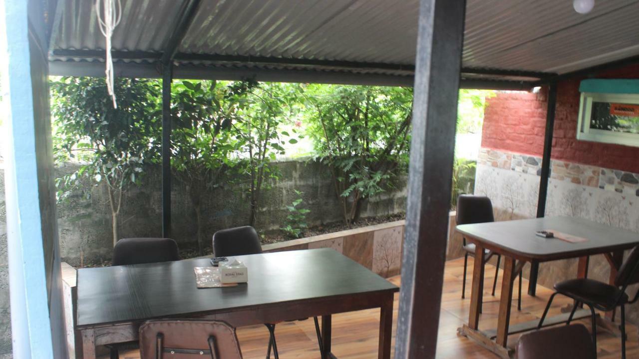 Harry Guest House & Restaurant Pokhara Zewnętrze zdjęcie