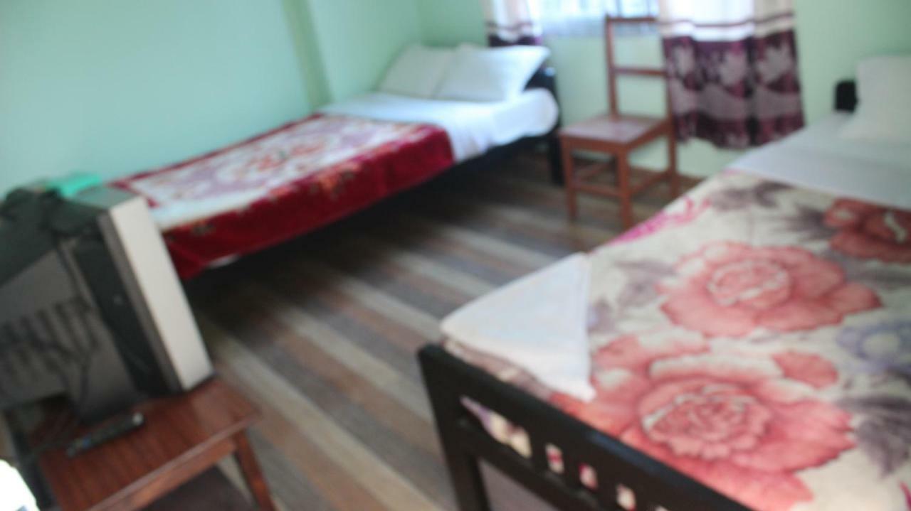 Harry Guest House & Restaurant Pokhara Zewnętrze zdjęcie