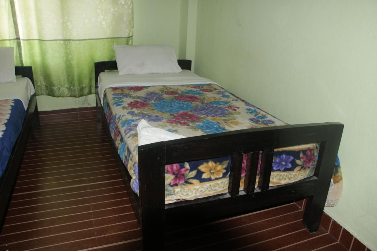 Harry Guest House & Restaurant Pokhara Zewnętrze zdjęcie