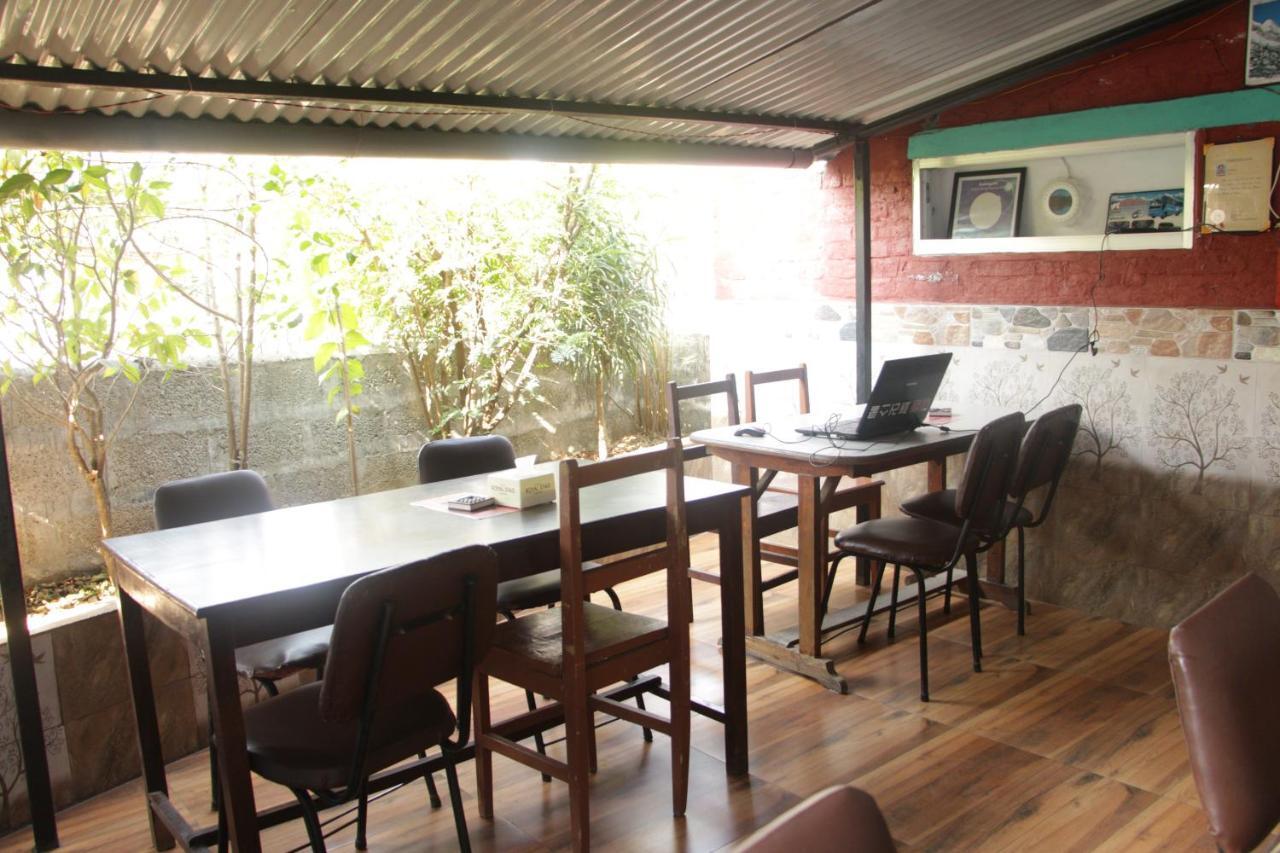 Harry Guest House & Restaurant Pokhara Zewnętrze zdjęcie